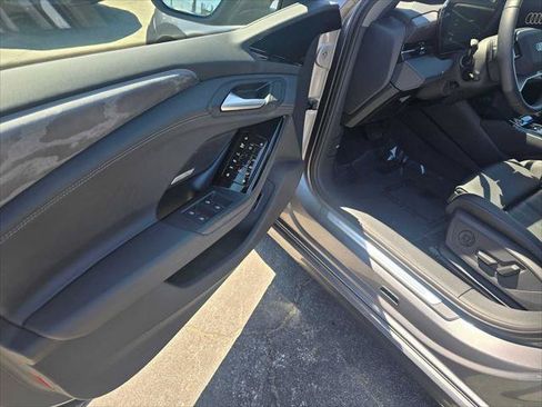 Used 2025 Audi A6 e-tron Prestige RWD image 22