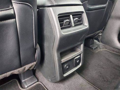 Used 2024 Ford Edge Titanium image 32