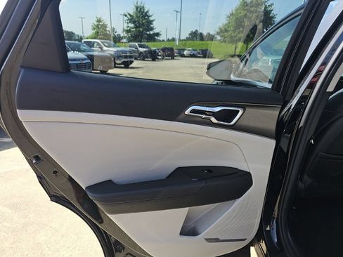 Used 2025 Kia Sportage EX w/ Premium Package FWD image 16
