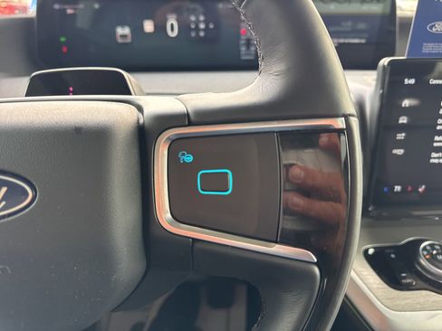 Used 2025 Ford Expedition Platinum w/ Driver's Package image 31