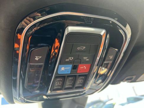 Used 2022 Jeep Grand Cherokee Summit AWD/4WD image 35