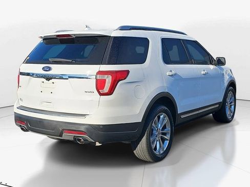 Used 2018 Ford Explorer XLT w/ Equipment Group 202A image 7