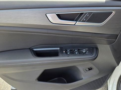 New 2026 Volkswagen Atlas Cross Sport SE FWD image 9