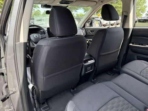 New 2026 Nissan Pathfinder SV w/ SV Premium Package FWD image 17