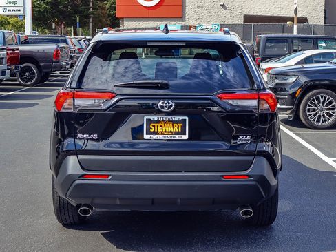 Used 2025 Toyota RAV4 XLE AWD/4WD image 19