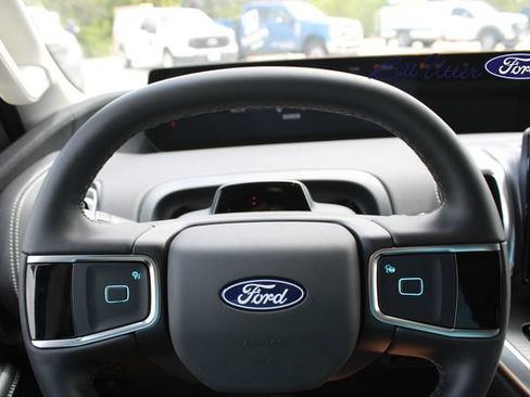 New 2027 Ford Expedition Platinum w/ Driver's Package AWD/4WD image 17