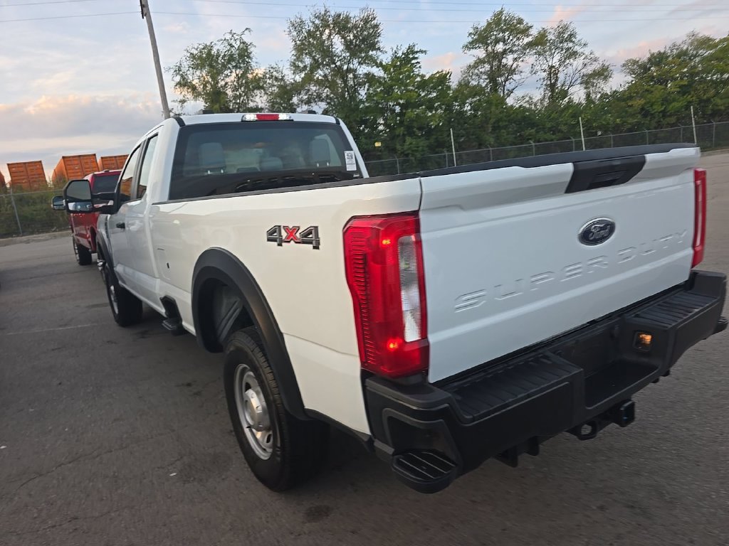 Used 2025 Ford F250 XL AWD/4WD image 3