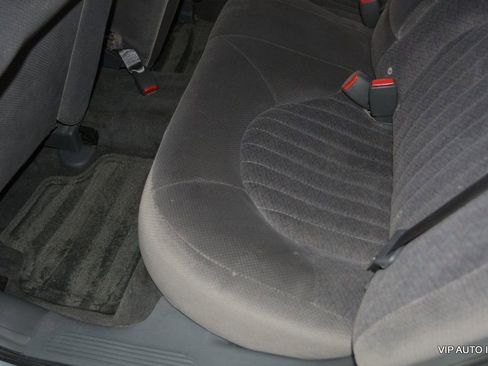 Used 2005 Pontiac Bonneville SE image 25