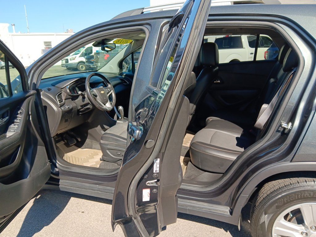 Used 2018 Chevrolet Trax LT w/ LT Convenience Package FWD image 8