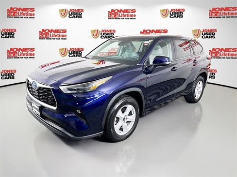 Certified 2023 Toyota Highlander LE image 13