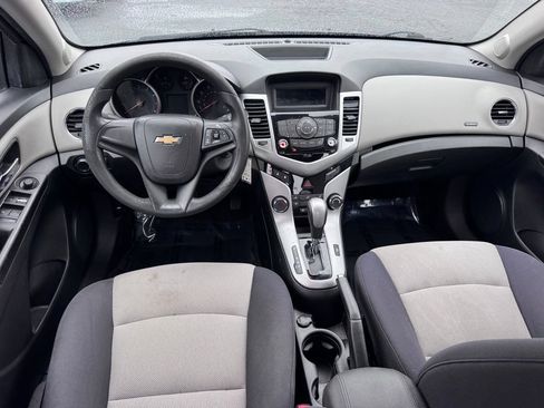 Used 2013 Chevrolet Cruze LS FWD image 6