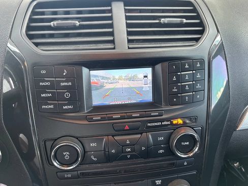 Used 2017 Ford Explorer XLT FWD image 24