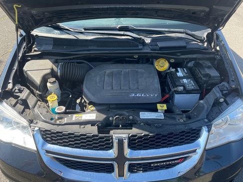 Used 2016 Dodge Grand Caravan SXT FWD image 11