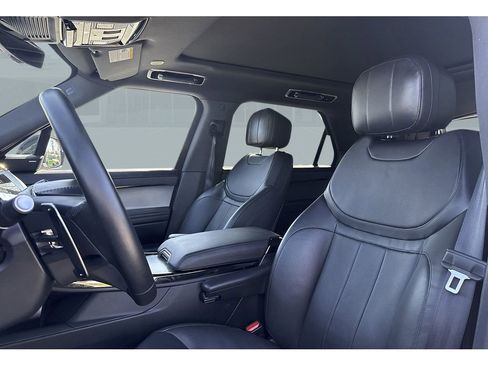 Used 2025 Land Rover Range Rover Sport SE image 11