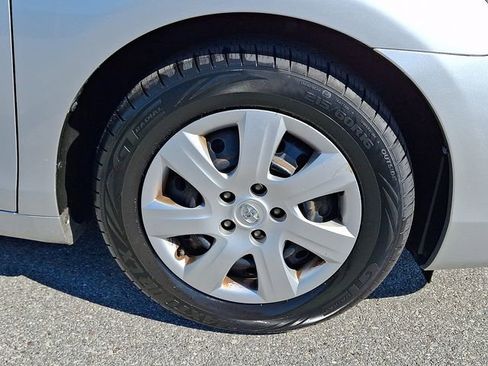 Used 2011 Toyota Camry LE FWD image 8