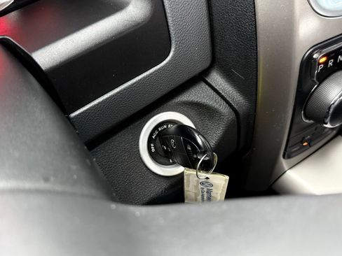 Used 2018 RAM 1500 SLT AWD/4WD image 40