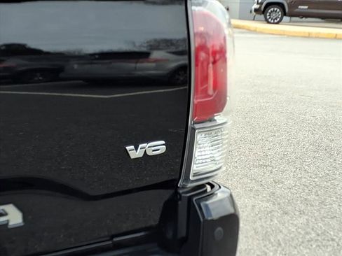 Used 2021 Toyota Tacoma Limited image 13