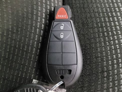 Used 2020 Dodge Grand Caravan SE image 32