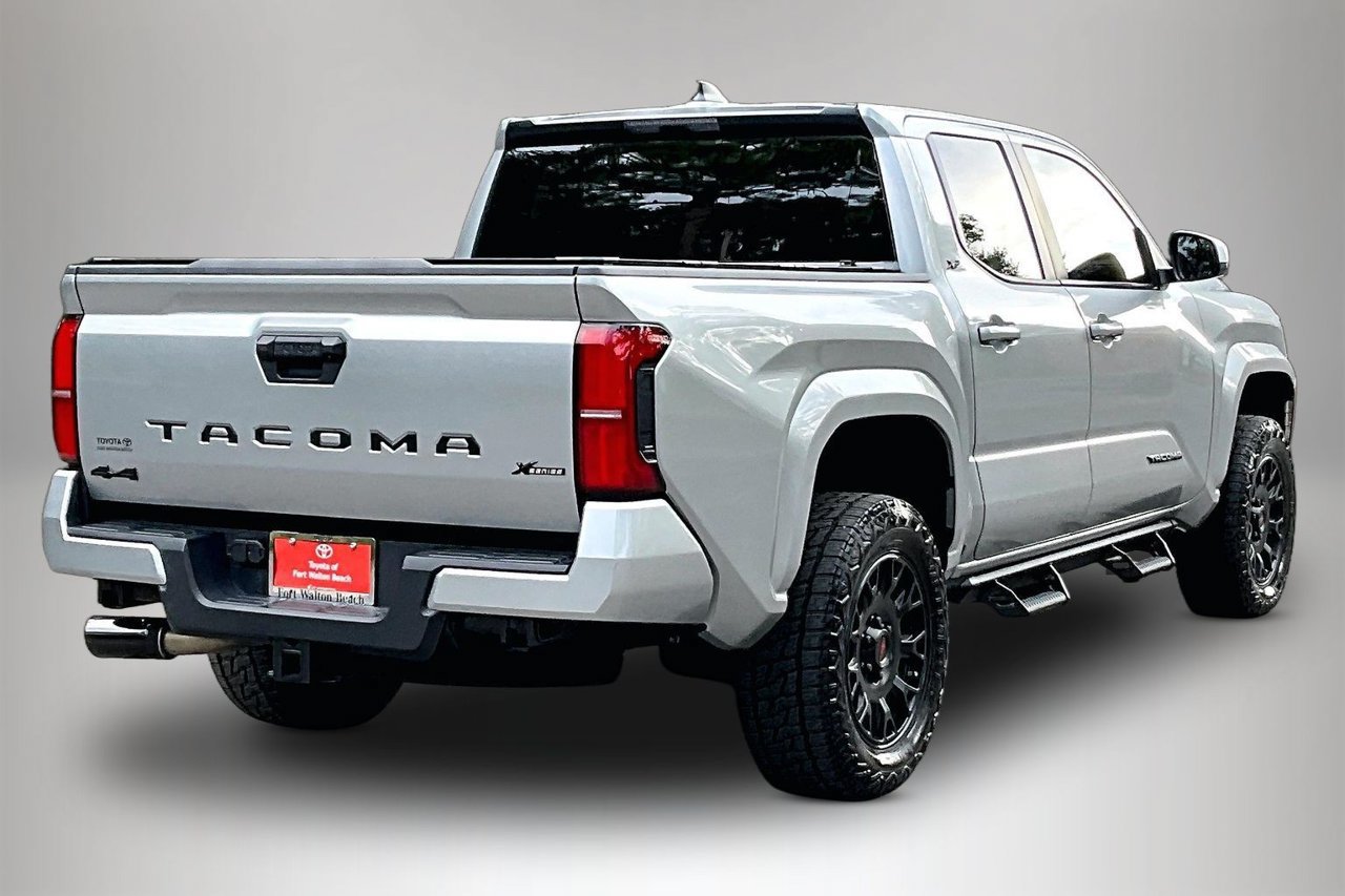 Used 2025 Toyota Tacoma SR5 AWD/4WD image 5