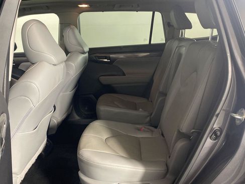 Used 2022 Toyota Highlander Platinum AWD/4WD image 27