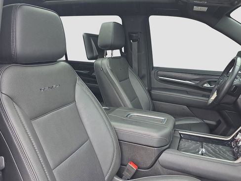 Used 2024 GMC Yukon XL Denali w/ Denali Reserve Package image 19