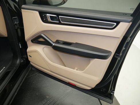 Certified 2023 Porsche Cayenne GTS AWD/4WD image 24