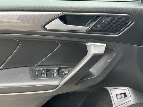 Used 2022 Volkswagen Tiguan SE R-Line AWD/4WD image 10