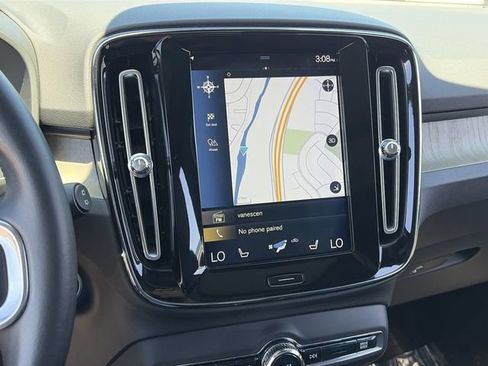 Used 2019 Volvo XC40 T4 Inscription FWD image 28