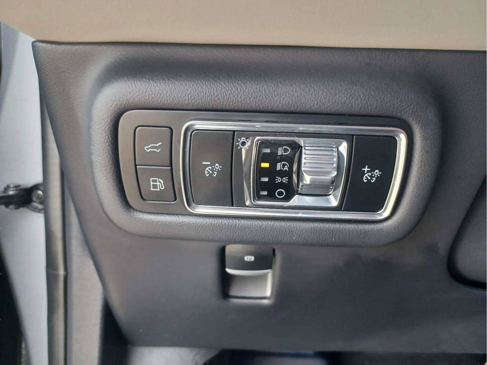 Used 2024 Lincoln Nautilus Premier w/ Equipment Group 102A AWD/4WD image 18