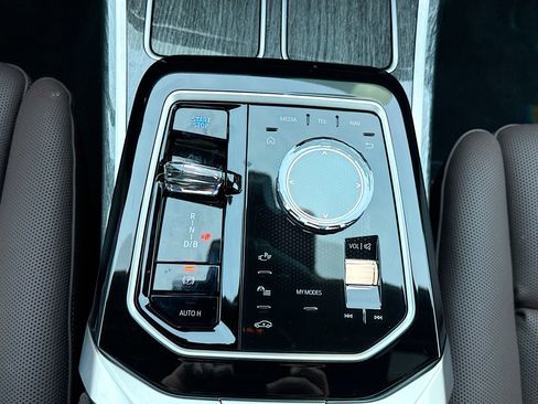Used 2025 BMW i7 eDrive50 w/ M Sport Package RWD image 32