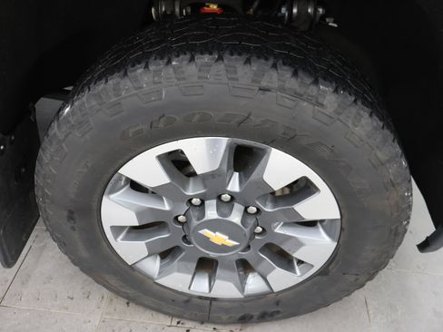 Used 2022 Chevrolet Silverado 2500 LT w/ All Star Edition image 3