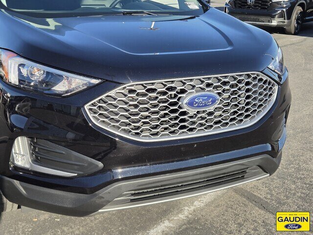 Certified 2024 Ford Edge SEL w/ Convenience Package AWD/4WD image 2