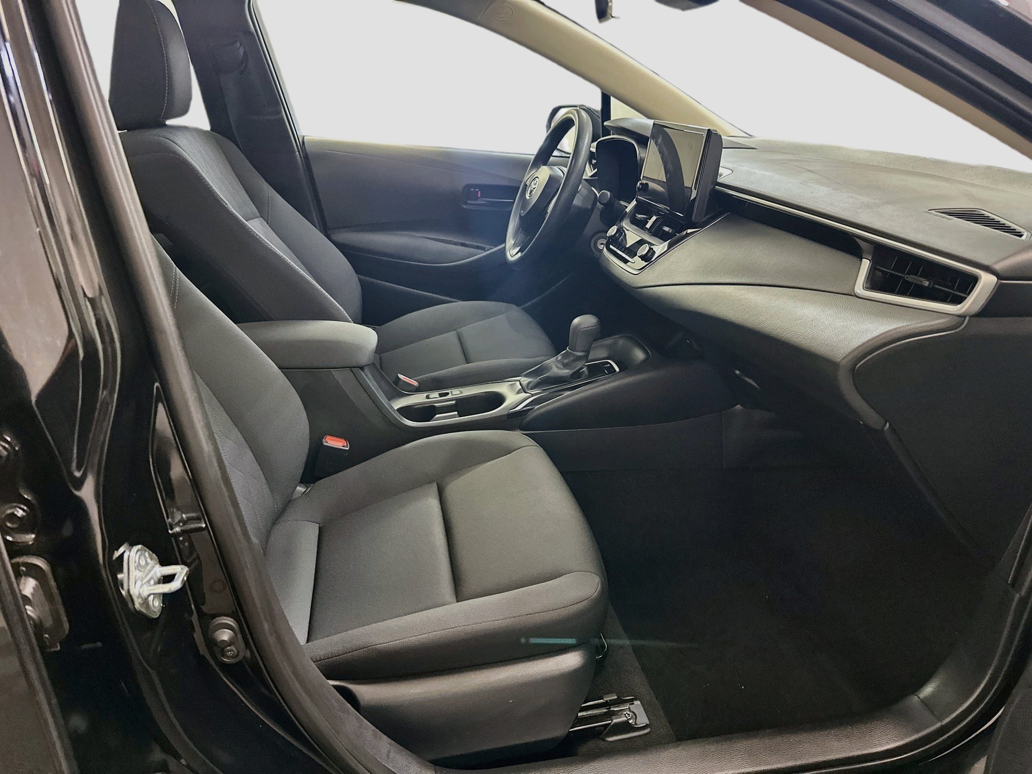 Used 2026 Toyota Corolla LE FWD image 32