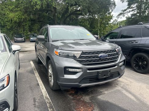 Used 2023 Ford Explorer XLT w/ Equipment Group 202A AWD/4WD image 6