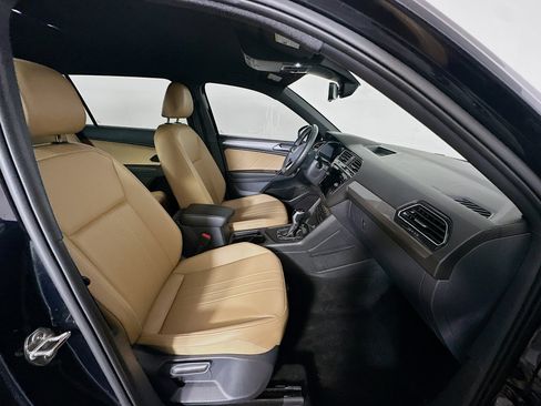 Used 2024 Volkswagen Tiguan SE FWD image 33