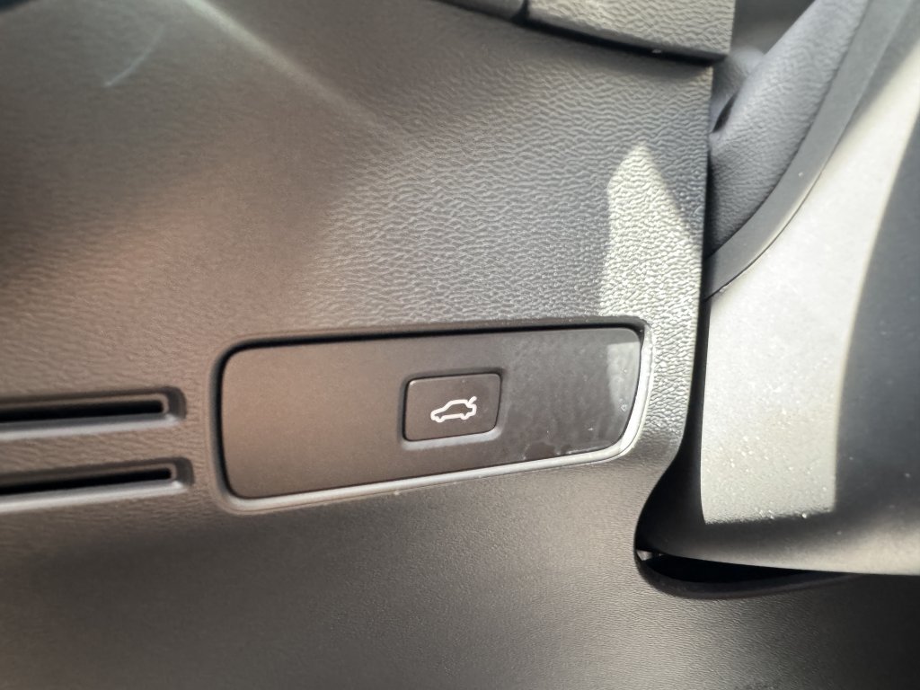 Used 2023 Volvo C40 P8 Recharge Plus w/ Protection Package Premier AWD/4WD image 26