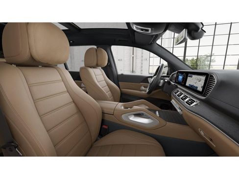 Certified 2026 Mercedes-Benz GLS 450 4MATIC image 4