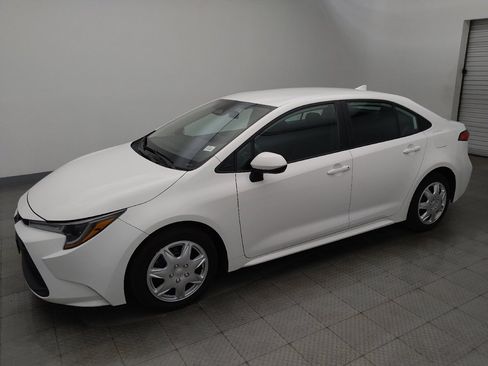 Used 2024 Toyota Corolla LE FWD image 2
