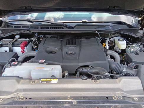 Used 2025 Toyota Tundra Limited AWD/4WD image 34