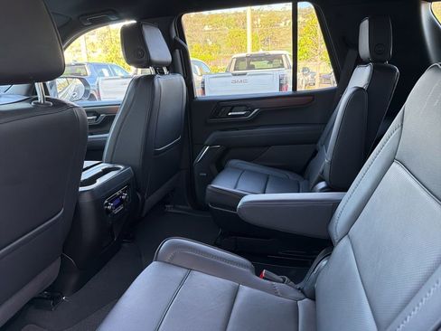 Used 2025 GMC Yukon Denali AWD/4WD image 5