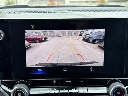 Used 2024 Chevrolet Colorado LT AWD/4WD image 26