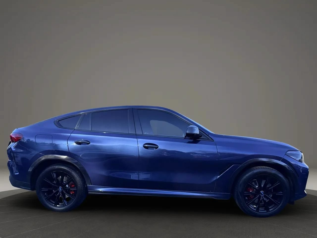 Used 2022 BMW X6 xDrive40i w/ M Sport Package AWD/4WD image 4