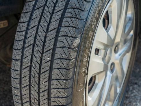 Used 2018 Dodge Grand Caravan SE w/ UConnect Hands-Free Group image 16