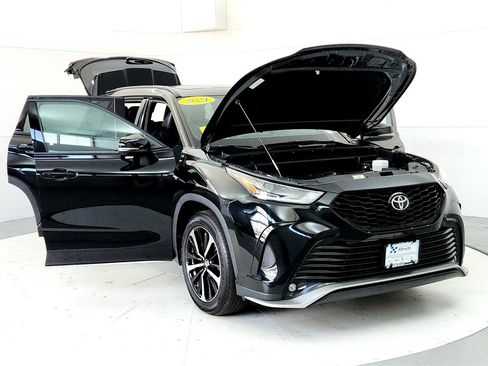 Used 2021 Toyota Highlander XSE image 9