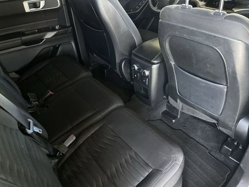 Used 2020 Ford Explorer XLT image 25