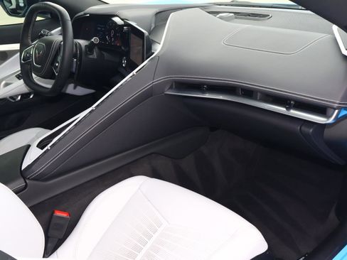 Used 2025 Chevrolet Corvette Stingray Preferred Conv w/ Z51 Performance Package RWD image 18