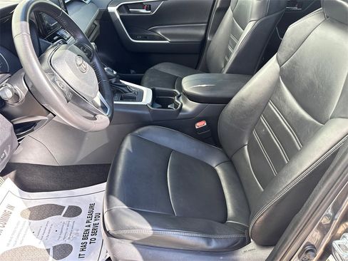 Used 2021 Toyota RAV4 XLE Premium image 21