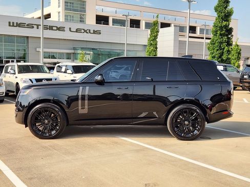 Used 2024 Land Rover Range Rover SE AWD/4WD image 4