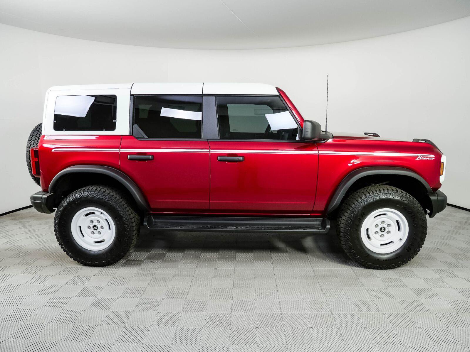 Used 2025 Ford Bronco Heritage Edition AWD/4WD image 24