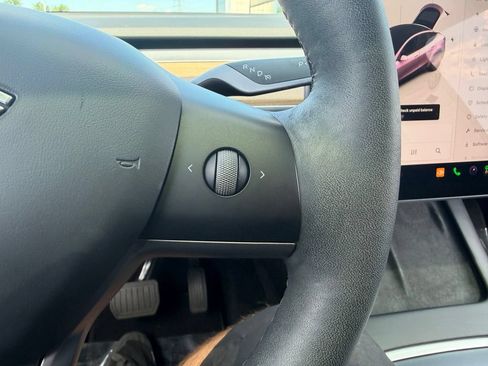 Used 2023 Tesla Model Y Long Range AWD/4WD image 23